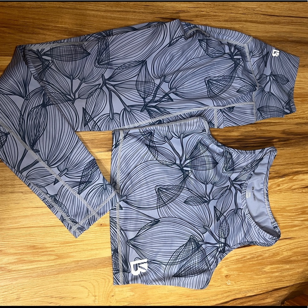Buffbunny xsmall aurora crop and matching leggings , GUC